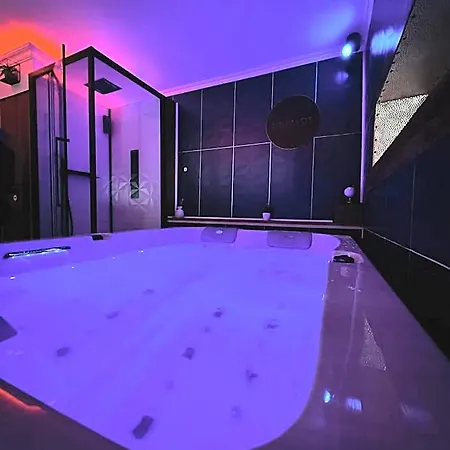 Loveroom L'1timiste Cds Hotel Neuilly-Plaisance